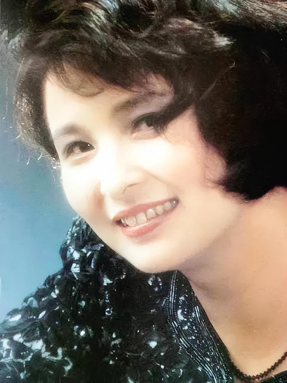 回顾一级演员李羚拒绝富二代嫁初恋婚后住10平米车库她幸福吗