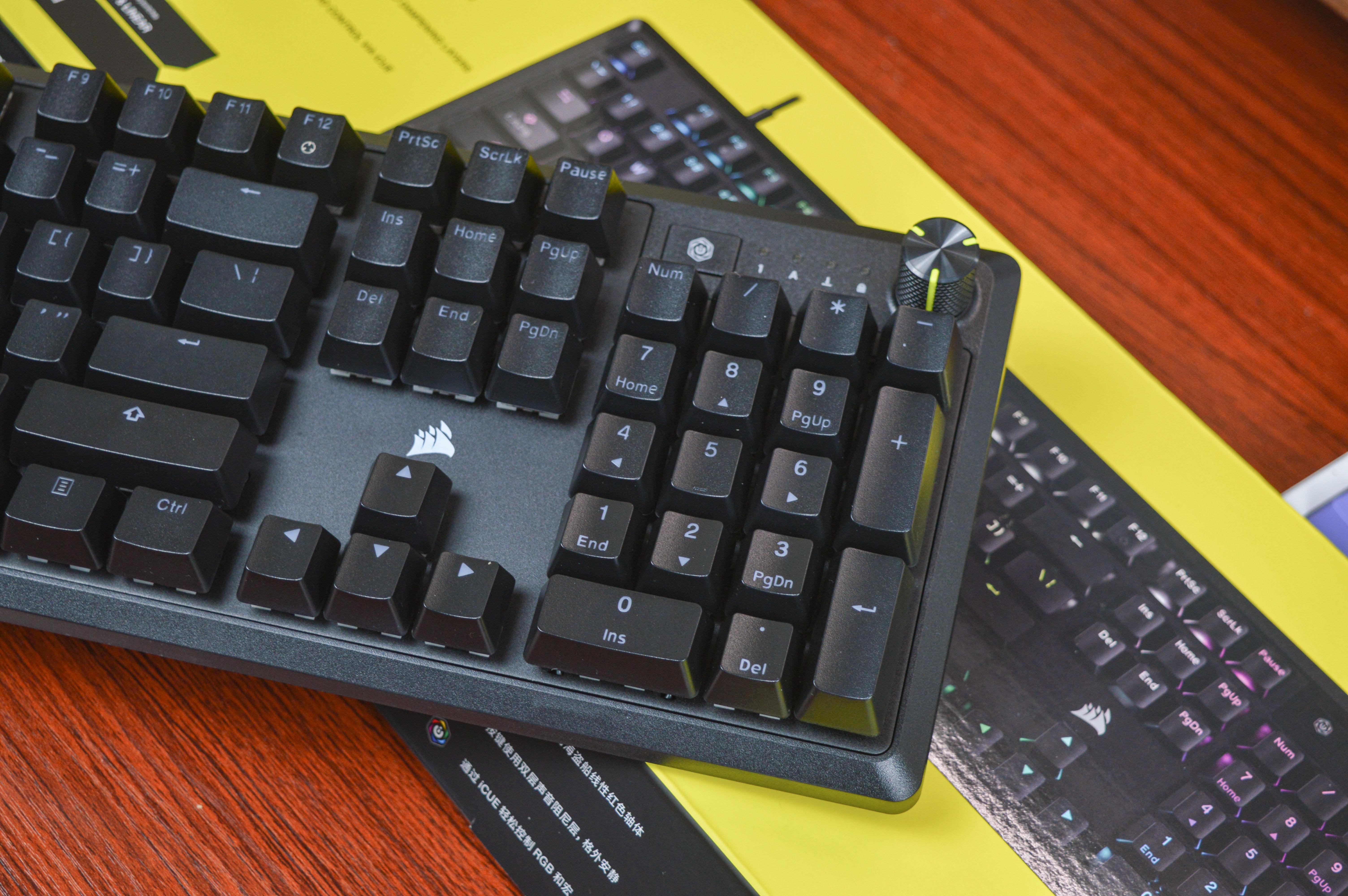 全尺寸可玩性高海盗船k70corergb全尺寸机械键盘开箱