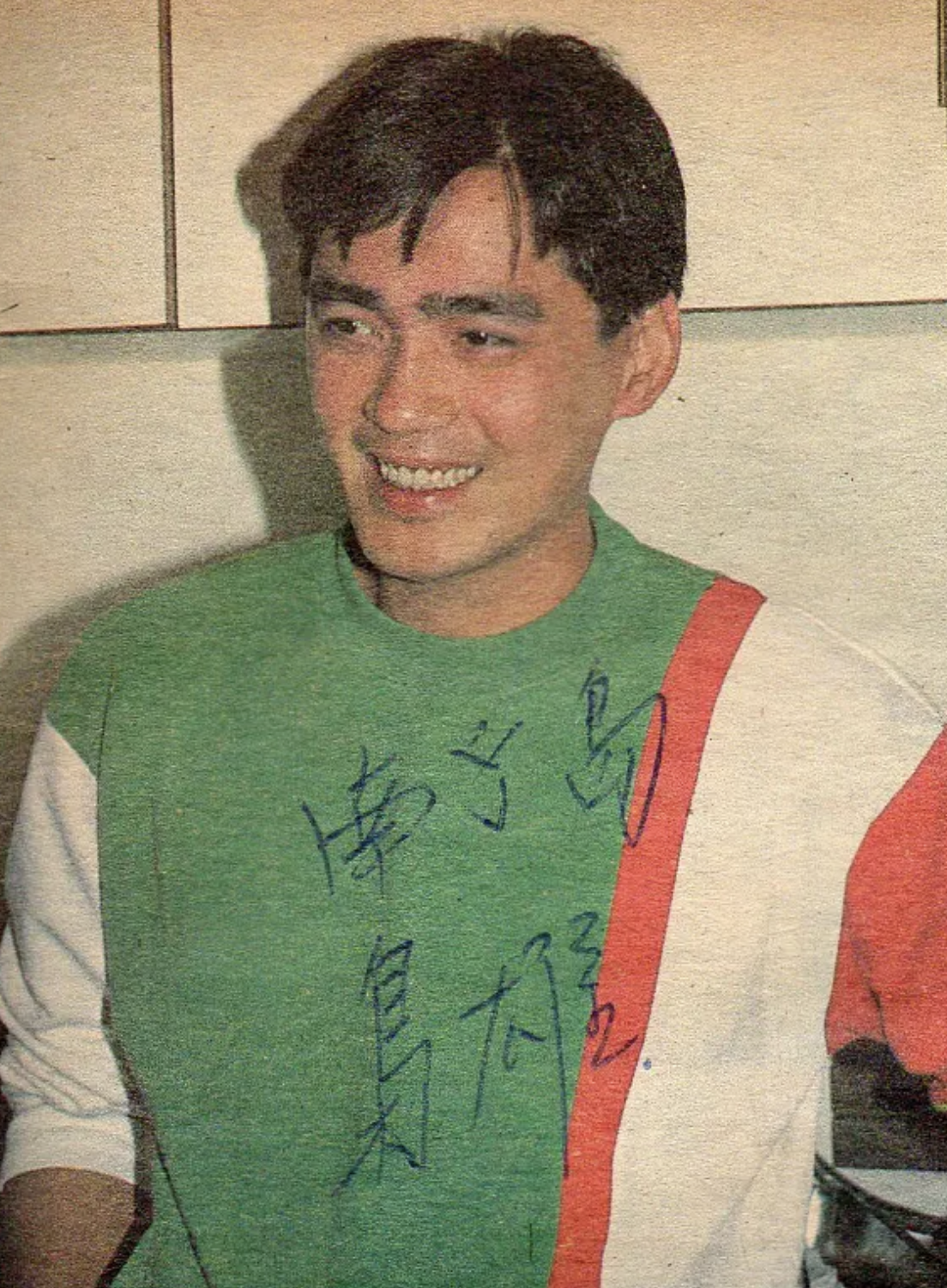 回顾汤镇宗弟弟是汤镇业至今无绯闻将普通妻子宠成了宝