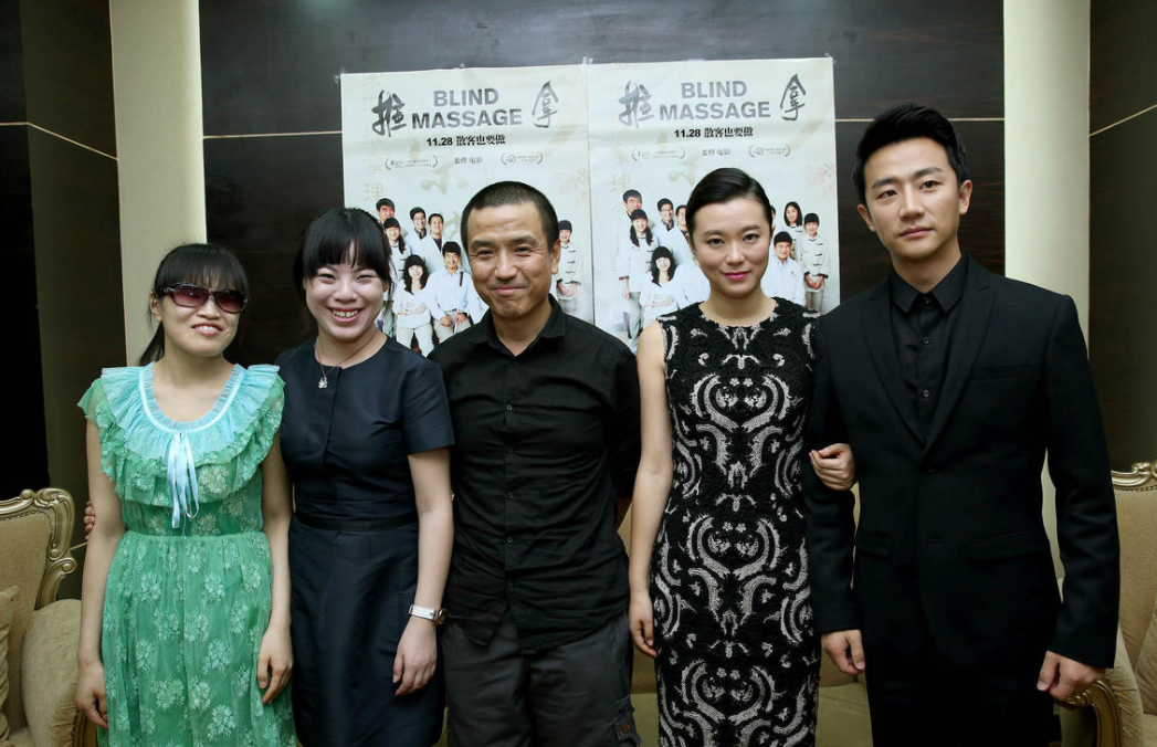 回顾曾剑娶演员妻子梅婷婚后生一儿一女一家四口幸福甜蜜