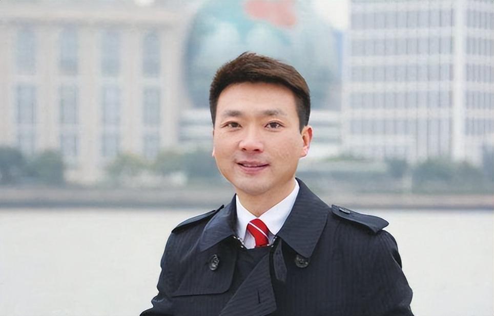 回顾康辉:与师妹结婚22年不要孩子,为何48岁却坦言后悔