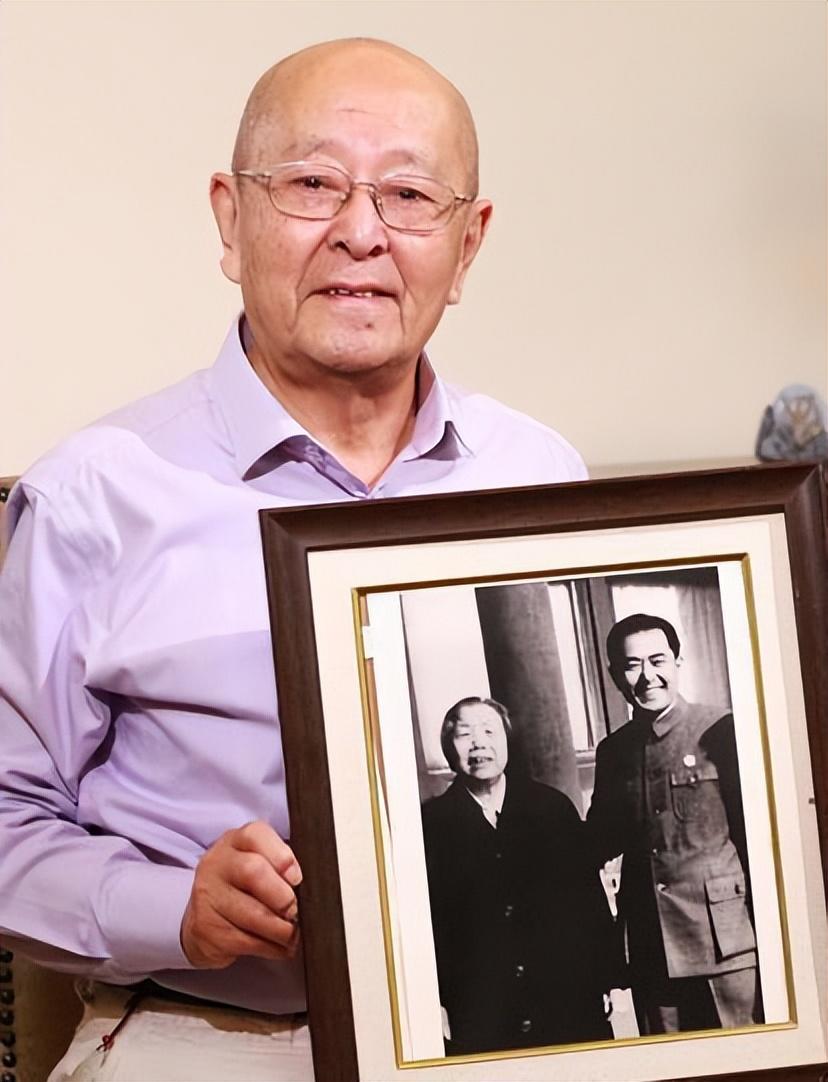 回顾王铁成一生只演周总理曾获双料影帝却为痴呆儿子两次息影