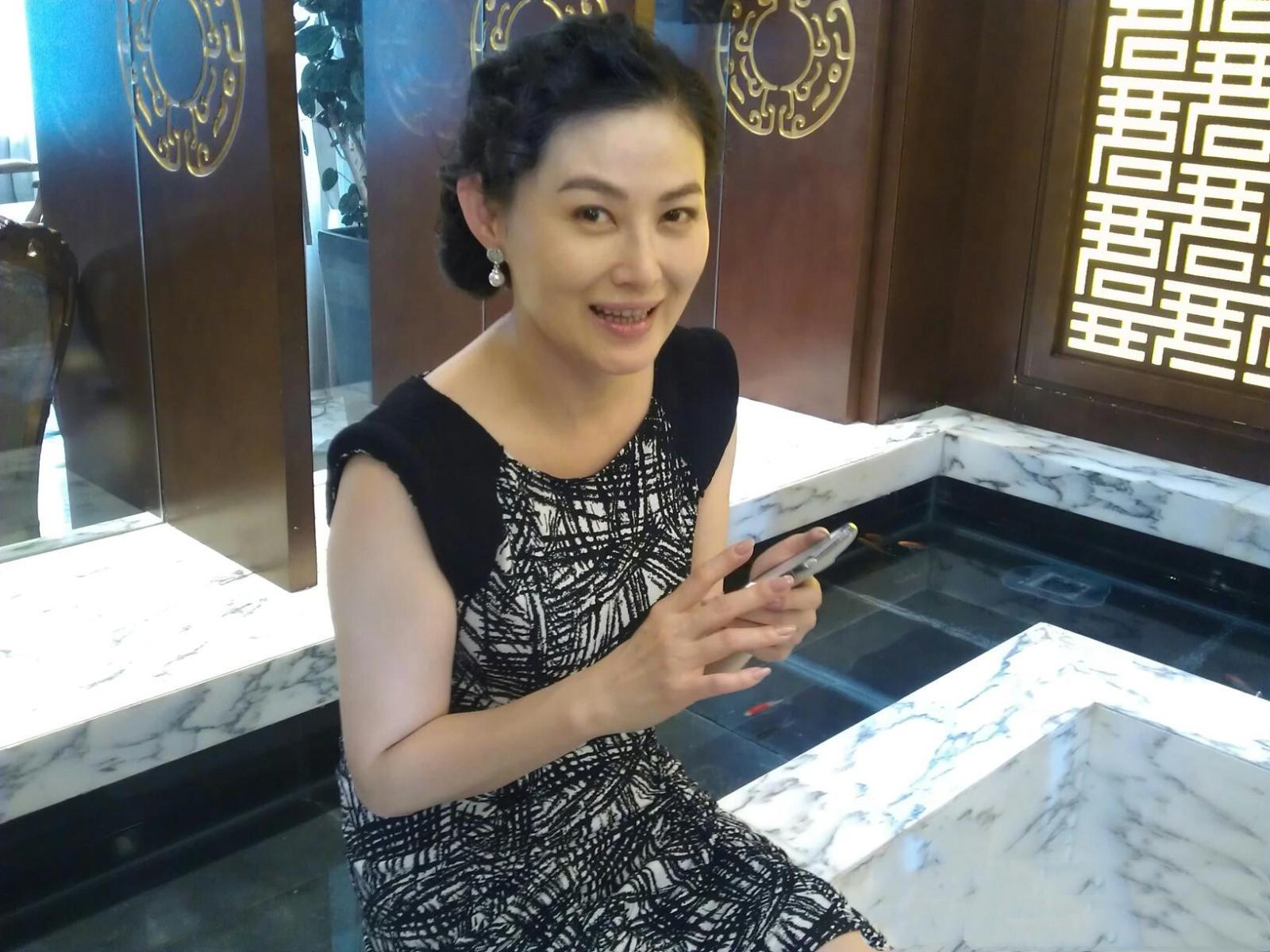 这一年,在好友李强朋友的介绍下,王思懿认识了苏远.