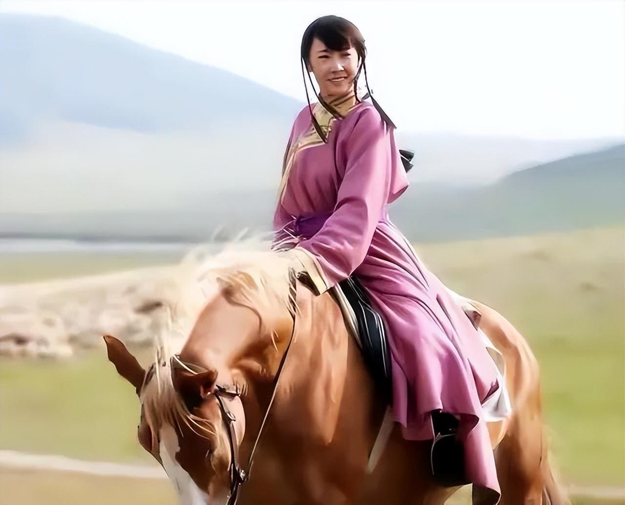 回顾阿斯茹嫁给瘫痪谷智鑫不离不弃照顾8年两度错失婚礼成遗憾