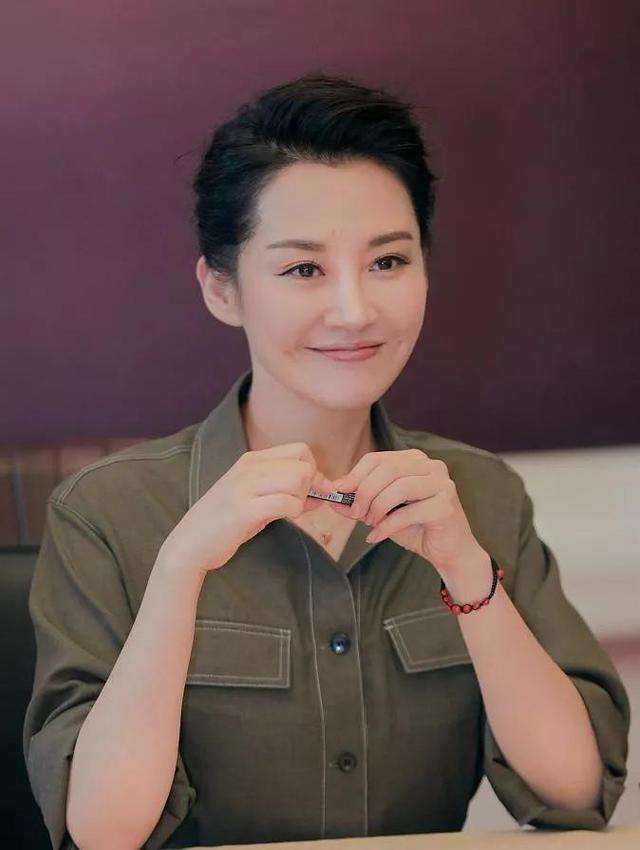 回顾尤勇智后悔打班主任耳光和教授妻子的甜蜜时光让他忘记许晴