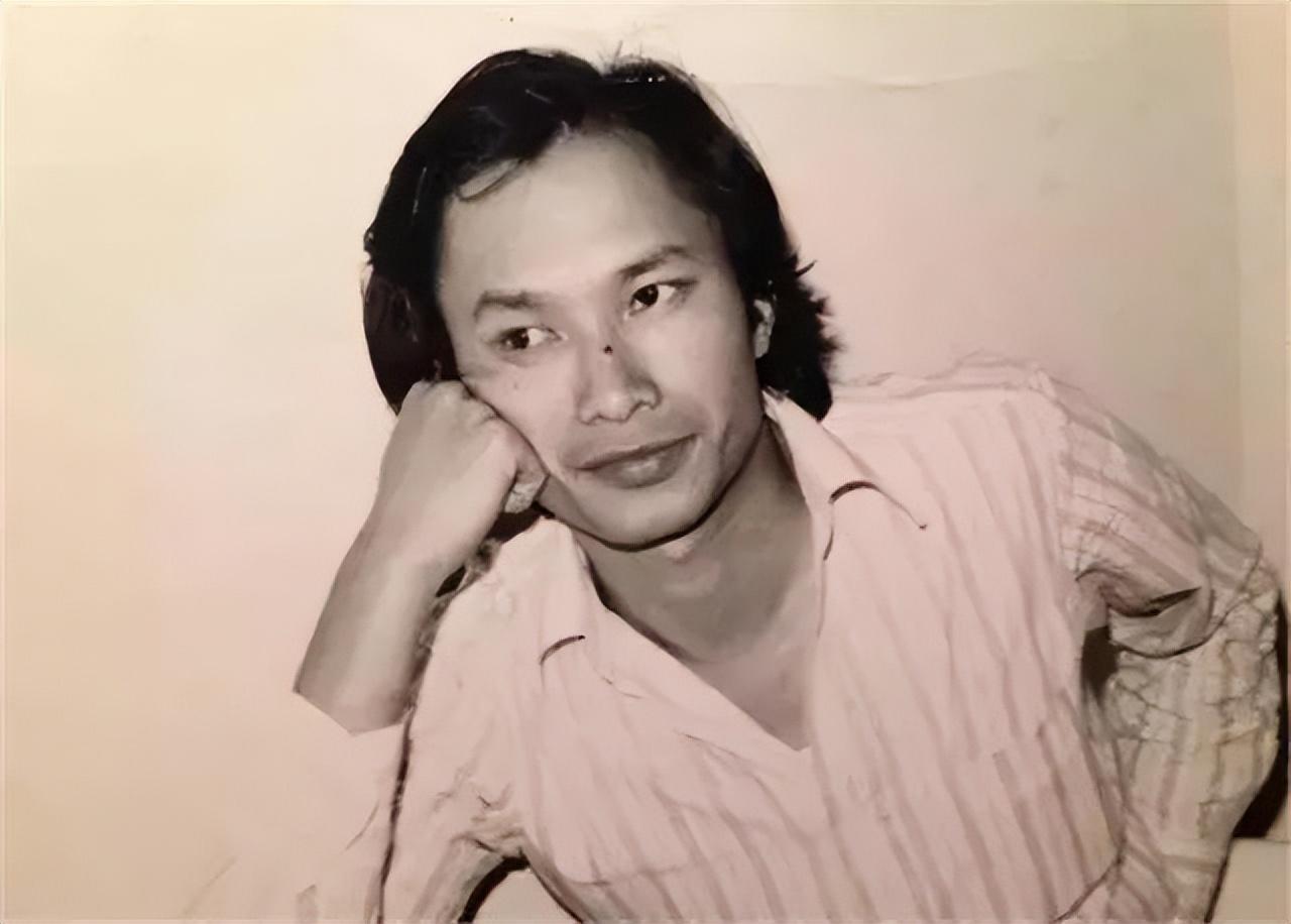 回顾狄龙娶小妻子为家庭不做大哥好多年儿子成为他晚年骄傲