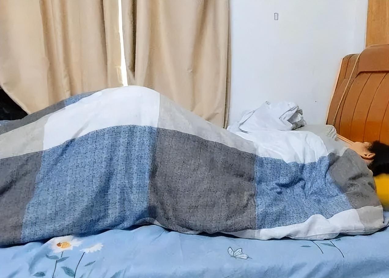 回顾男子嘴里流血发臭四年找不到原因做ct发现脑袋里插把刀