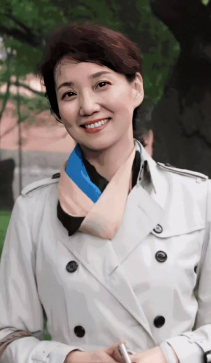 1989年,李修平向甘肃电视台递交辞呈后,进入了央视.