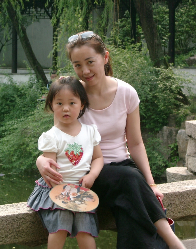 回顾任程伟26岁娶上戏同学成名后不弃患难妻一双女儿很幸福