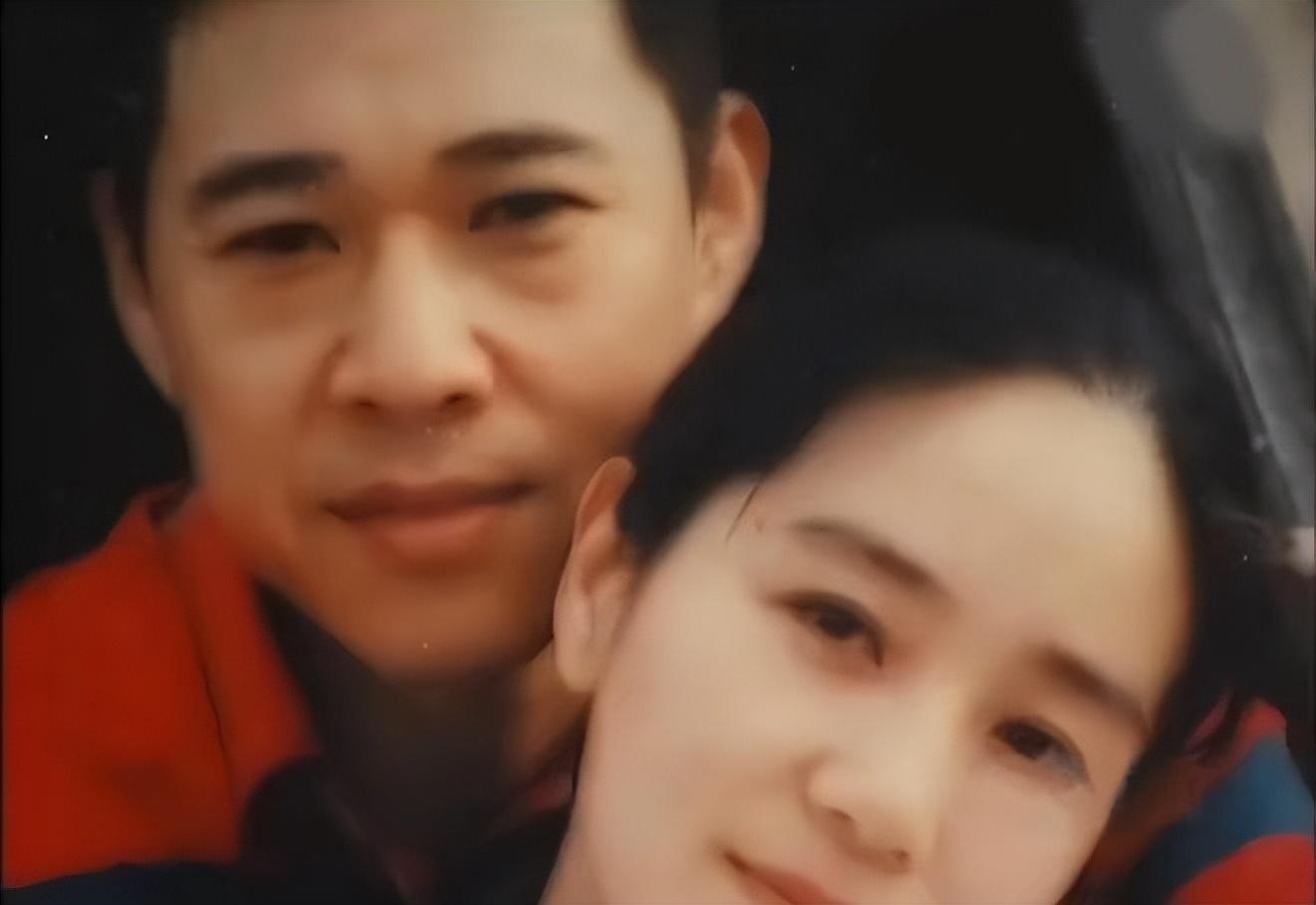 回顾霍凡嫁给大12岁二婚张丰毅29年未生子女为何被丈夫宠成宝