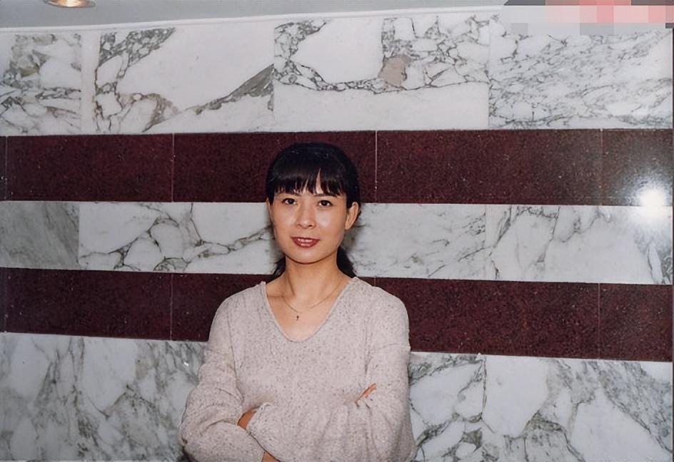 回顾孙凤英嫁二婚梁天替丈夫哥哥还债百万爱丈夫就要爱他家庭