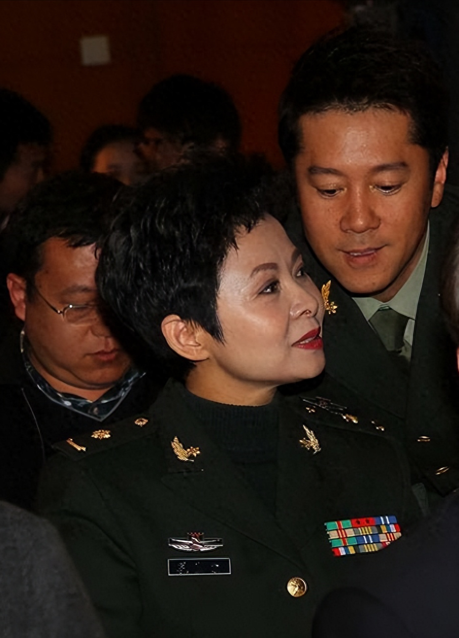 揭秘歌唱家董文华退圈背后的真相