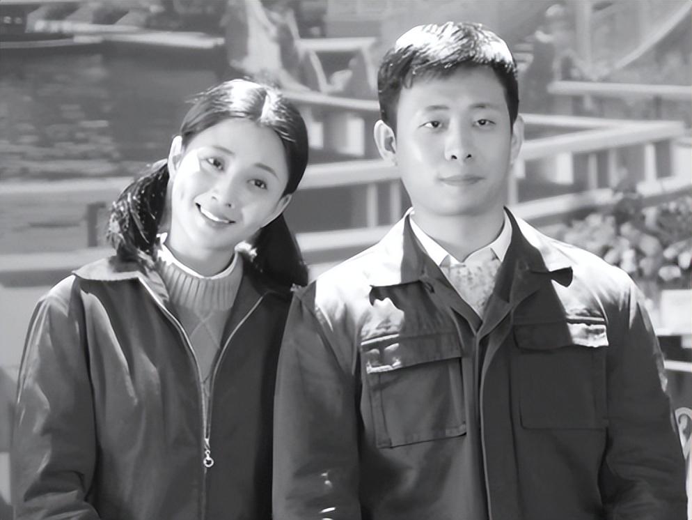 两个人把什么话都给说开了,骆玉珠是真的喜欢惨了陈江河,他们也终于