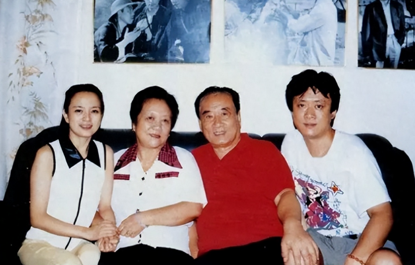 高山英子是中日混血,父亲是中国人,母亲是日本人,她曾和庞学勤杨洸