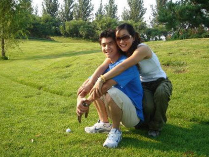 离婚后的邢傲伟与前妻仍是朋友关系,为了给孩子良好的成长环境,每周末