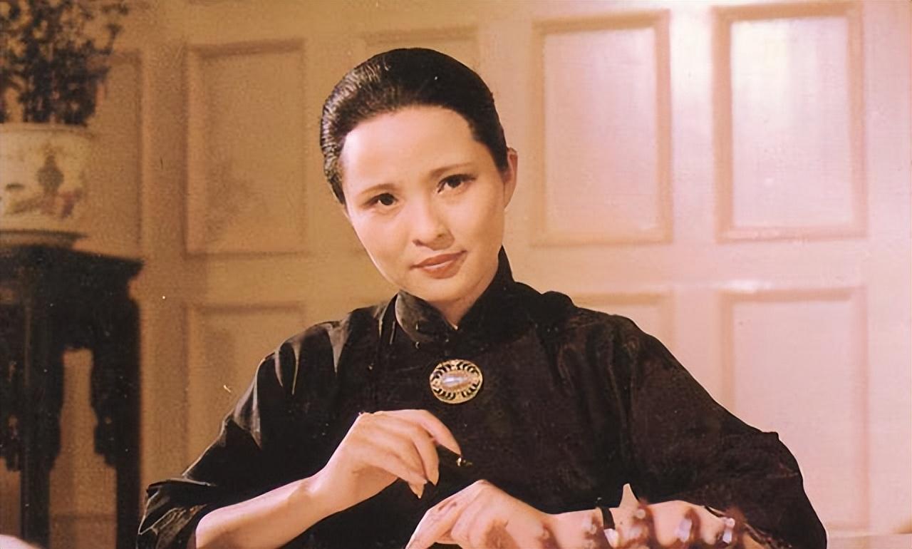 回顾一级演员李羚拒绝富二代嫁初恋婚后住10平米车库她幸福吗