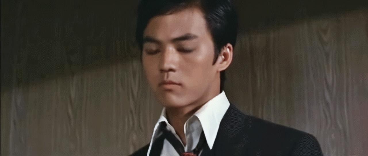 回顾狄龙娶小妻子为家庭不做大哥好多年儿子成为他晚年骄傲