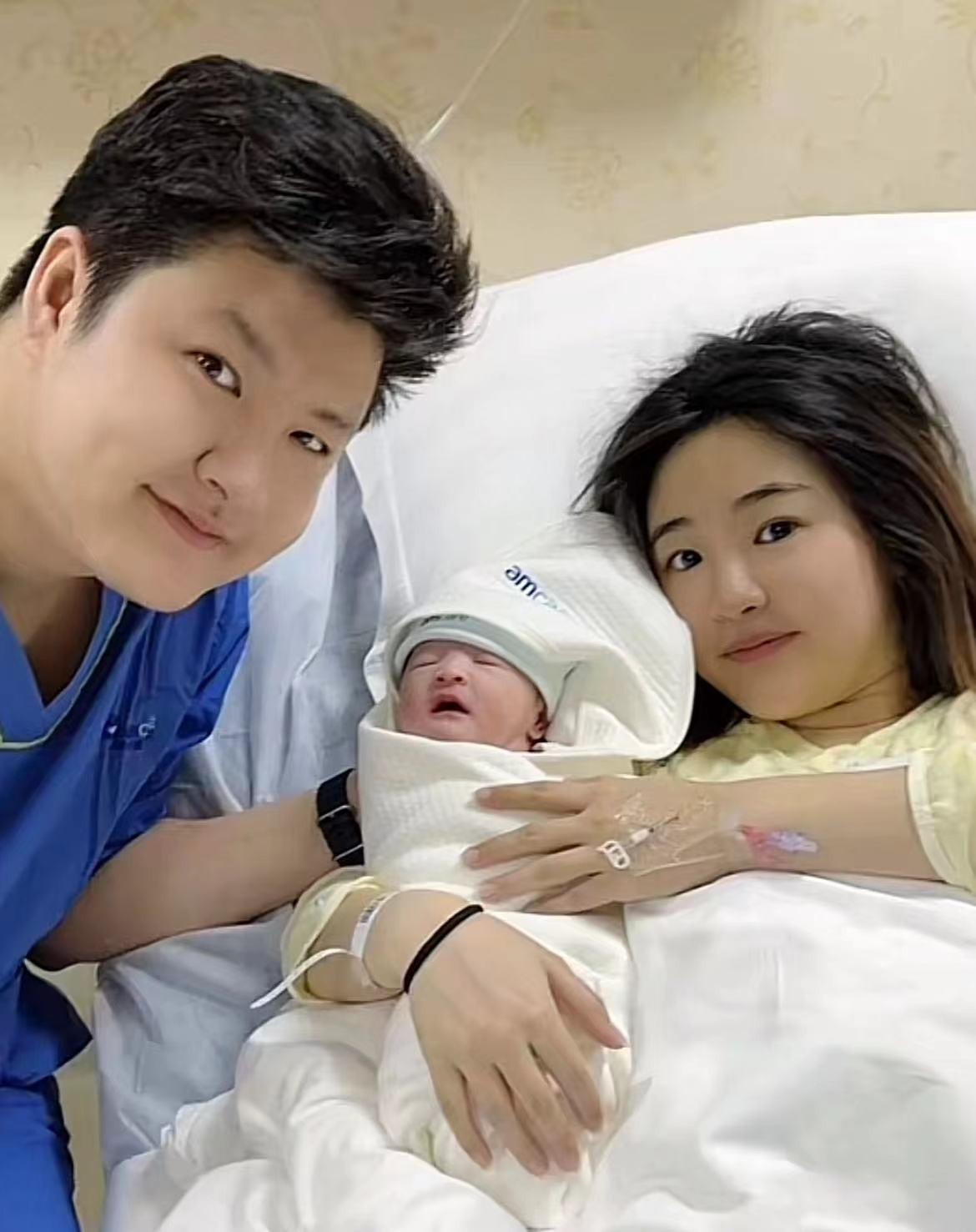 3月1日也就是昨天,刘纯燕的女儿王逸宸在个人网络账号上发布了一条