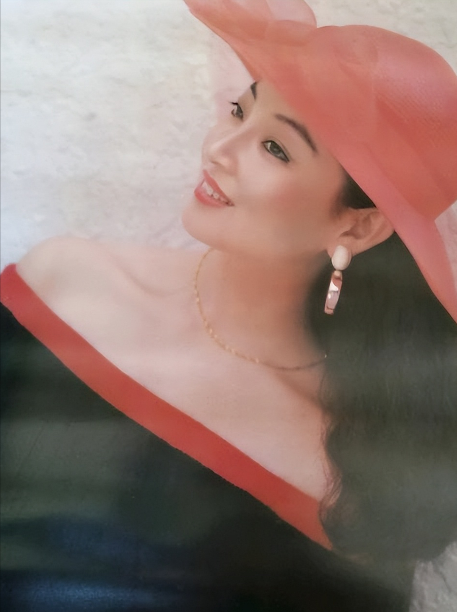 回顾马羚毕业于清华既是演员又是设计师为了孩子始终单身一人