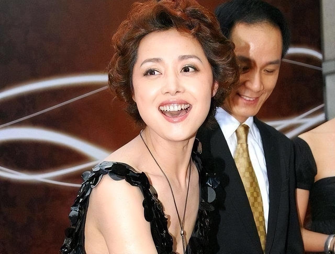 回顾刘蓓婚姻坎坷三婚再嫁第一任丈夫继子是当红小生张若昀