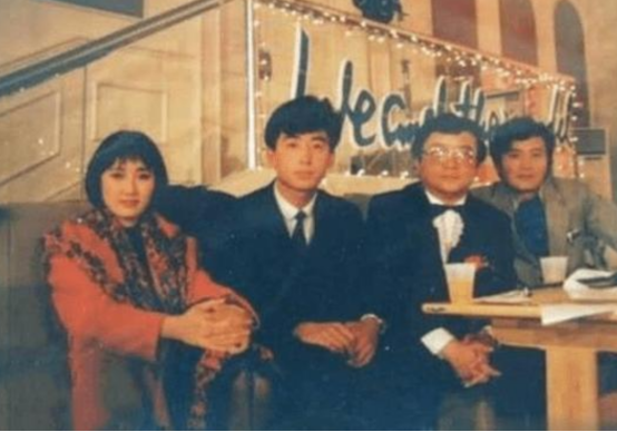 回顾王刚3段婚姻58岁娶小20岁女粉丝60岁老来得子与外孙同岁