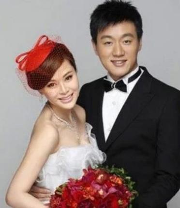 回顾佟大为爱妻子爱子女照顾植物人父亲20年后苏醒