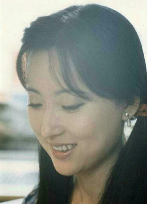 回顾林妹妹陈晓旭19岁爆红26岁身家过亿患癌放弃治疗出家