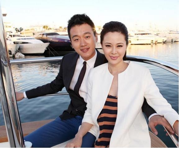 回顾佟大为爱妻子爱子女照顾植物人父亲20年后苏醒