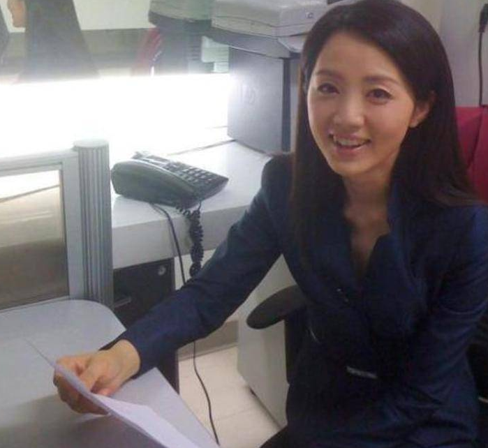 回顾央视气象小姐杨丹为事业丁克15年婆婆用妙计让她有了孩子