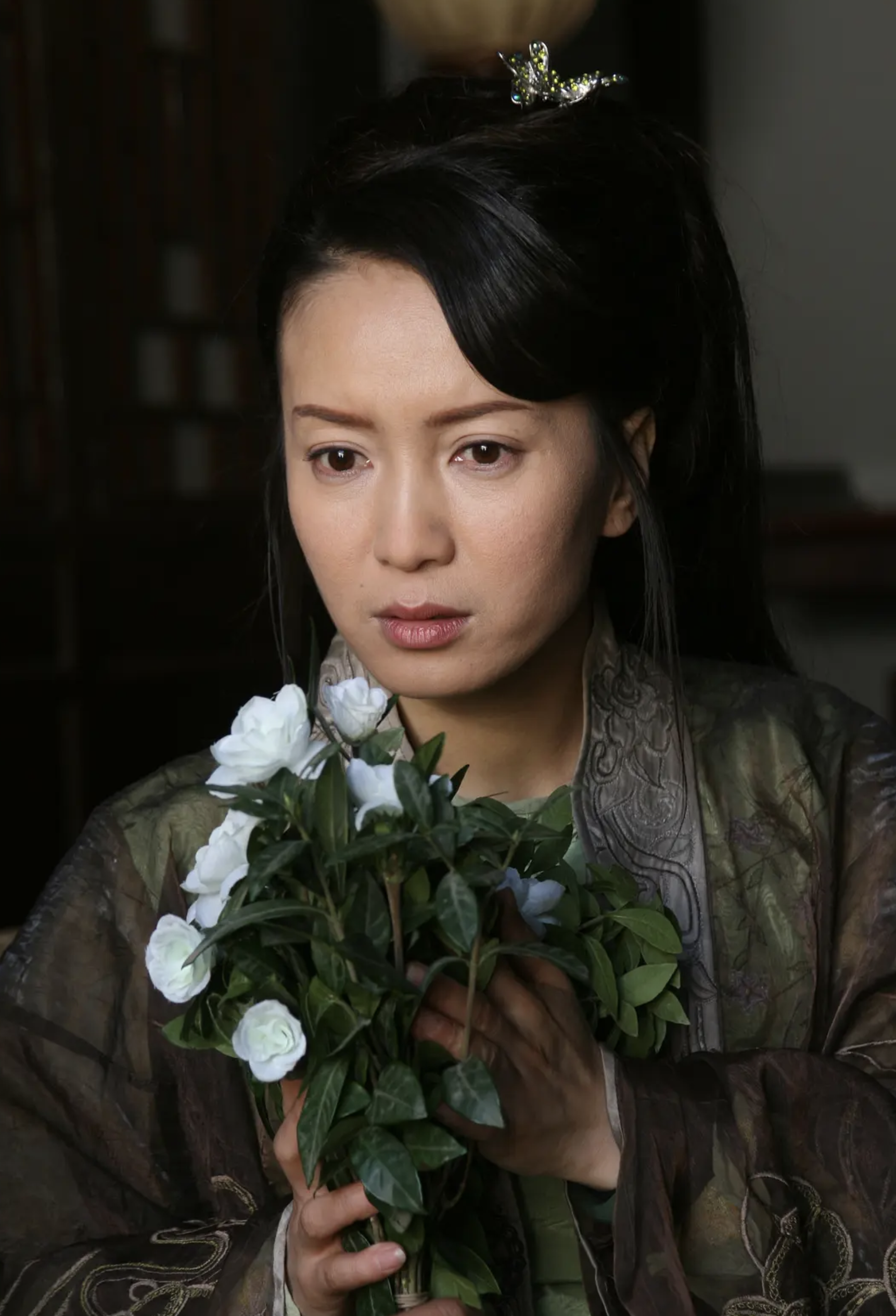 回顾胡小庭母亲瘫痪父亲截肢双亲离世后丈夫将她宠成宝