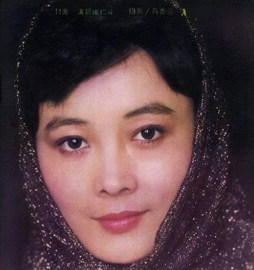 回顾双料影后娜仁花13岁入影坛40岁嫁导演宁才42岁高龄产子