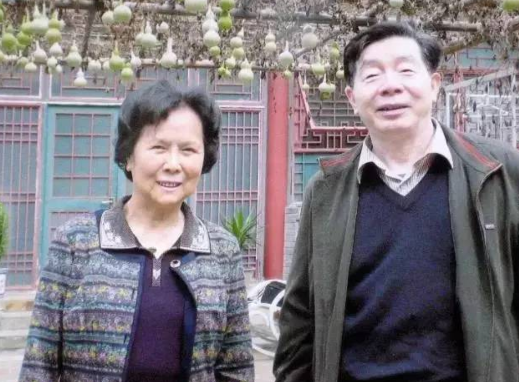 回顾导演杨洁一婚嫁张艺谋老师二婚不惧世俗嫁小14岁摄像