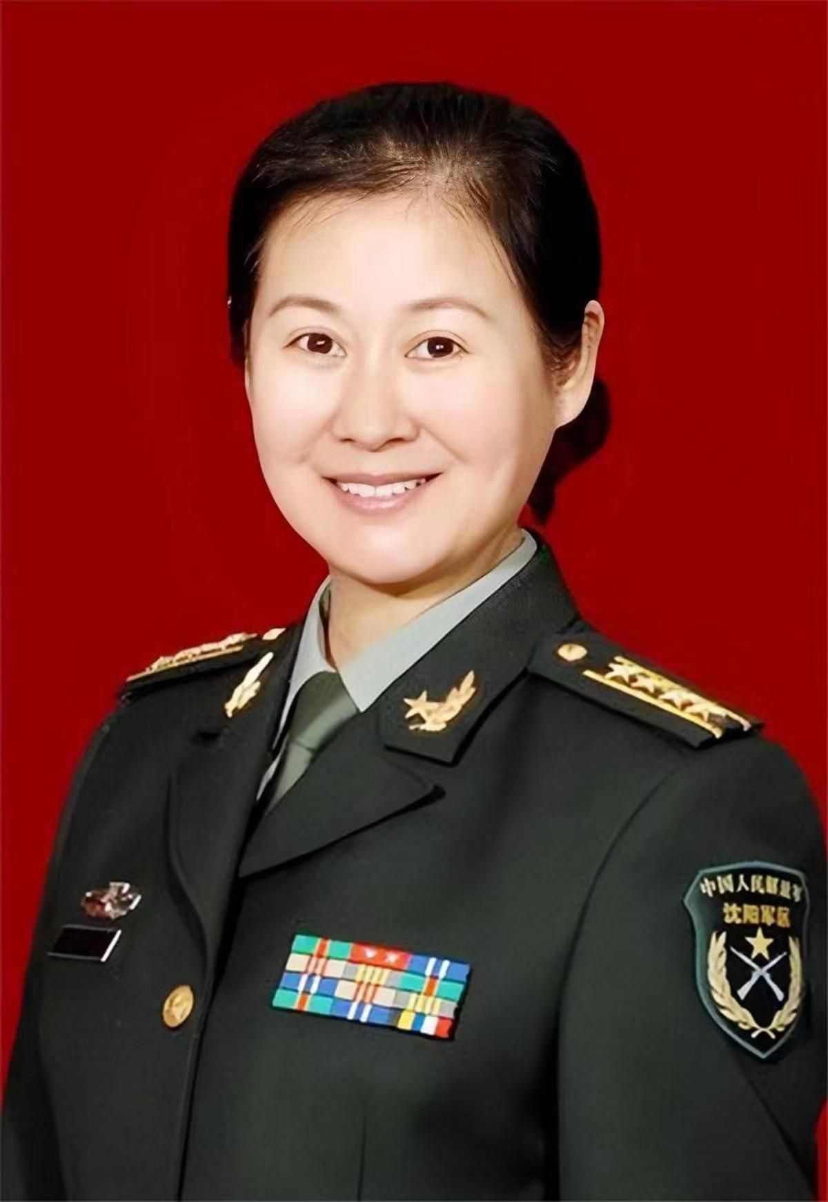 回顾演员黄晓娟丧父丧母亲弟病逝如今儿子李赫是她最大骄傲