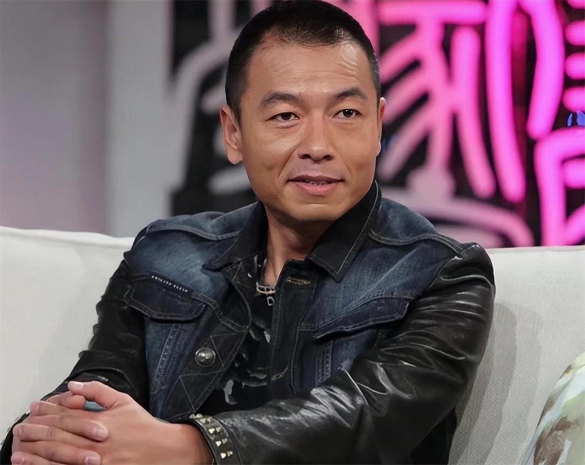 回顾王挺为父母离异落泪替父还清千万债务后父子俩抱头痛哭