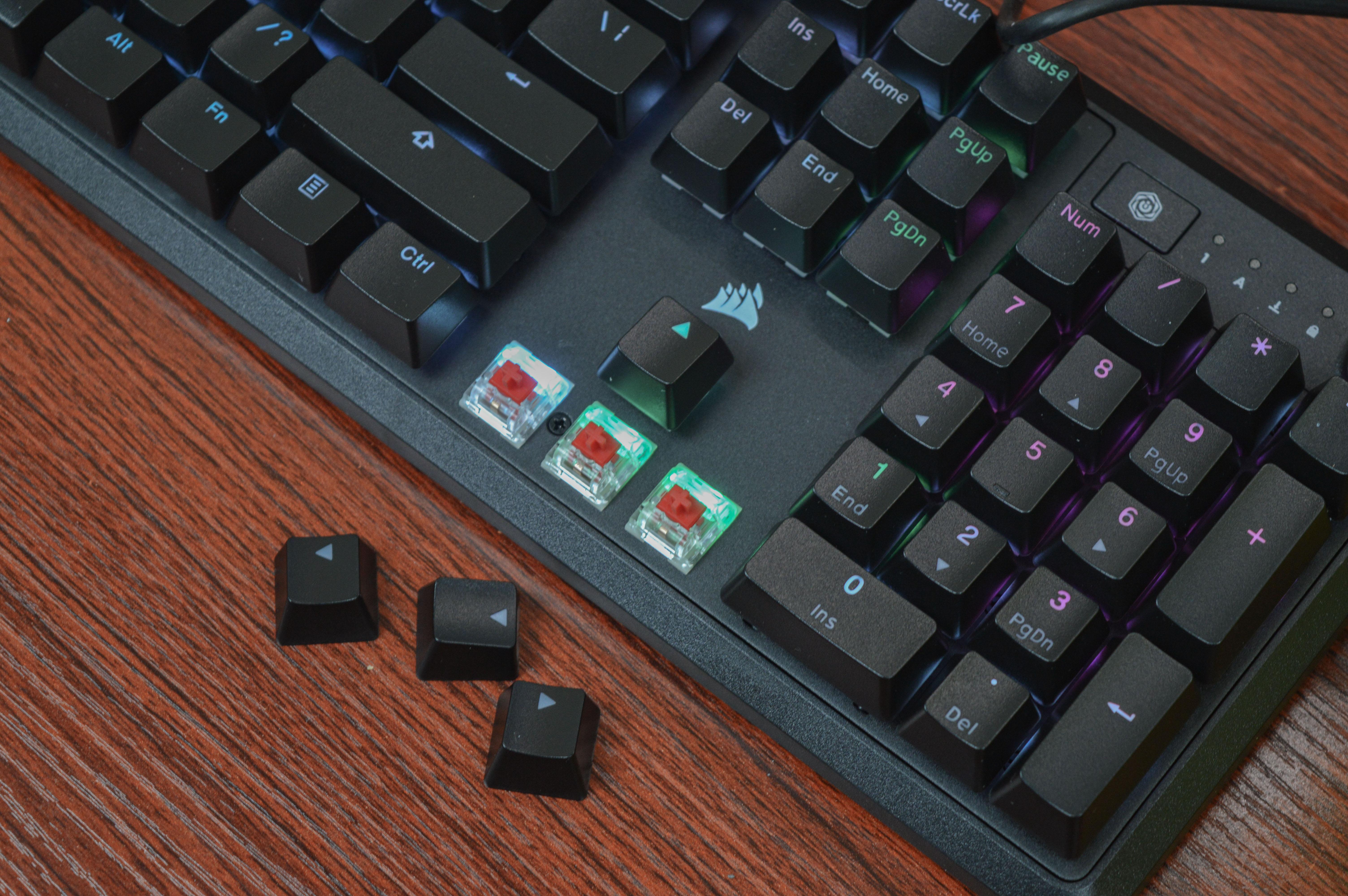 全尺寸可玩性高海盗船k70corergb全尺寸机械键盘开箱