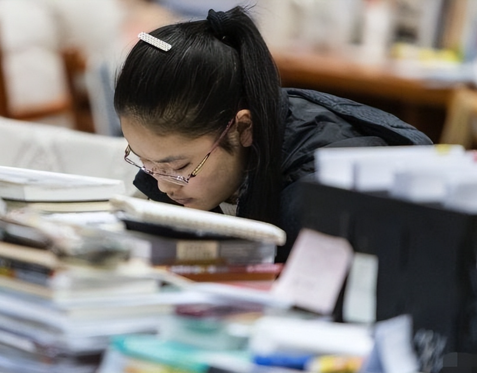 高考美女学霸图片