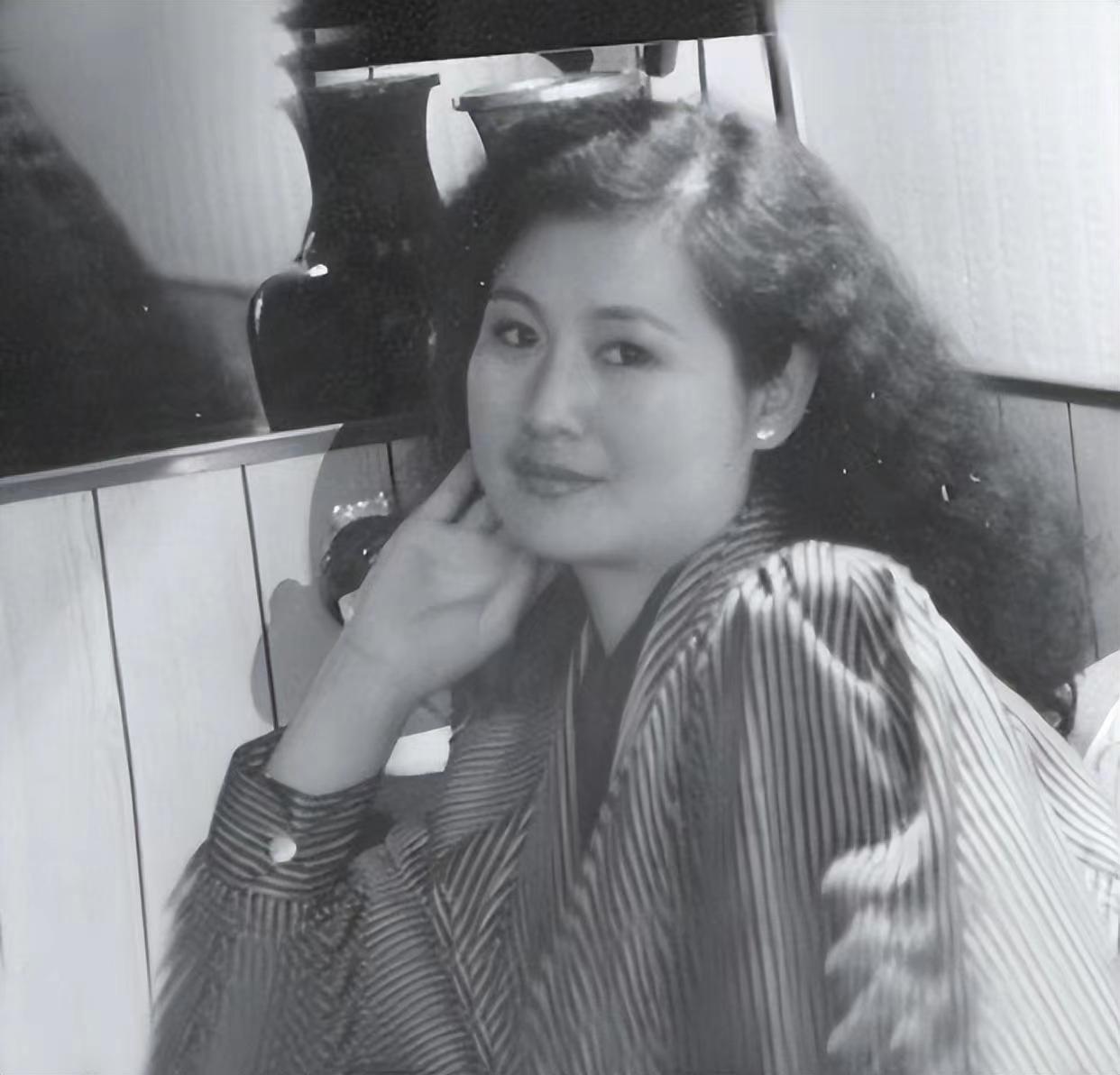 回顾演员黄晓娟丧父丧母亲弟病逝如今儿子李赫是她最大骄傲