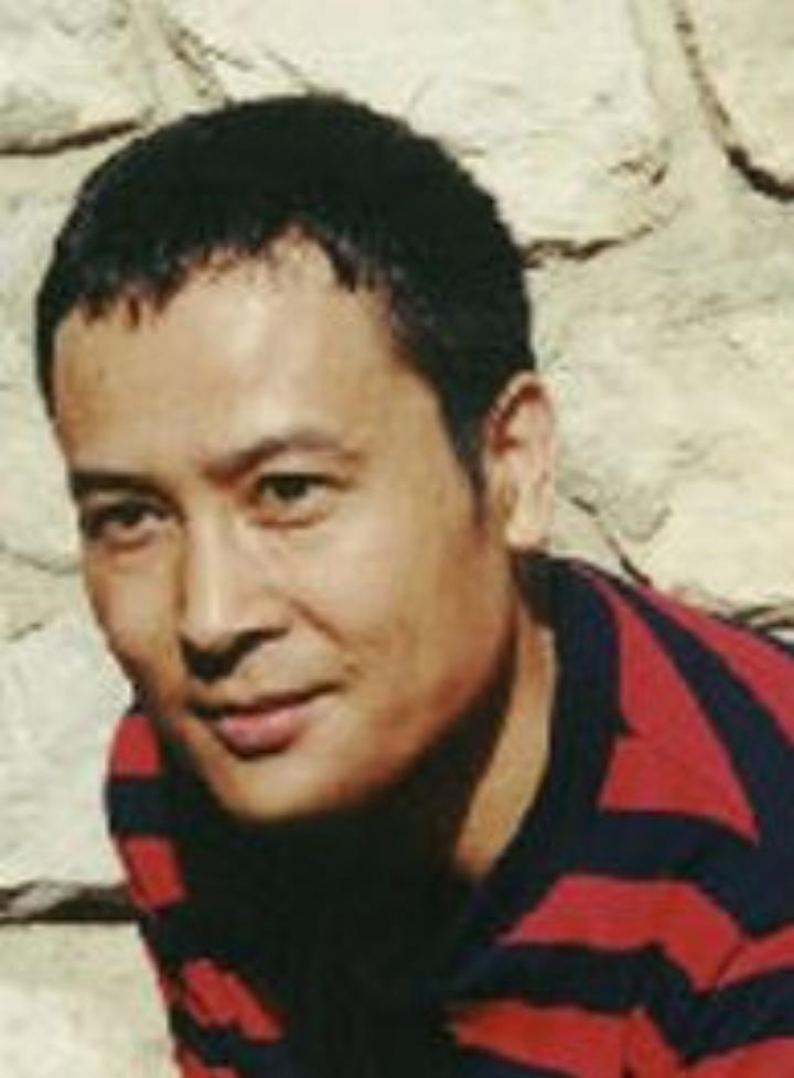 回顾安亚平二婚娶小17岁娇妻父母相继病逝58岁患癌英年早逝