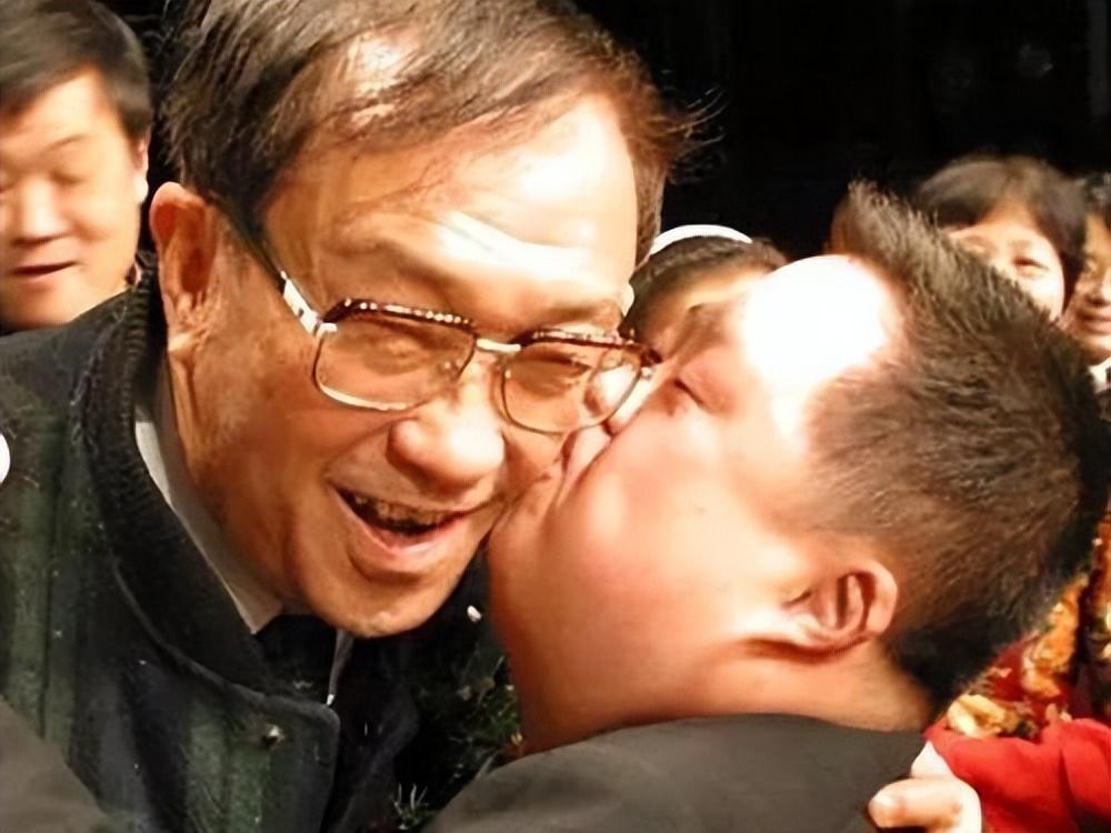 回顾王铁成一生只演周总理曾获双料影帝却为痴呆儿子两次息影