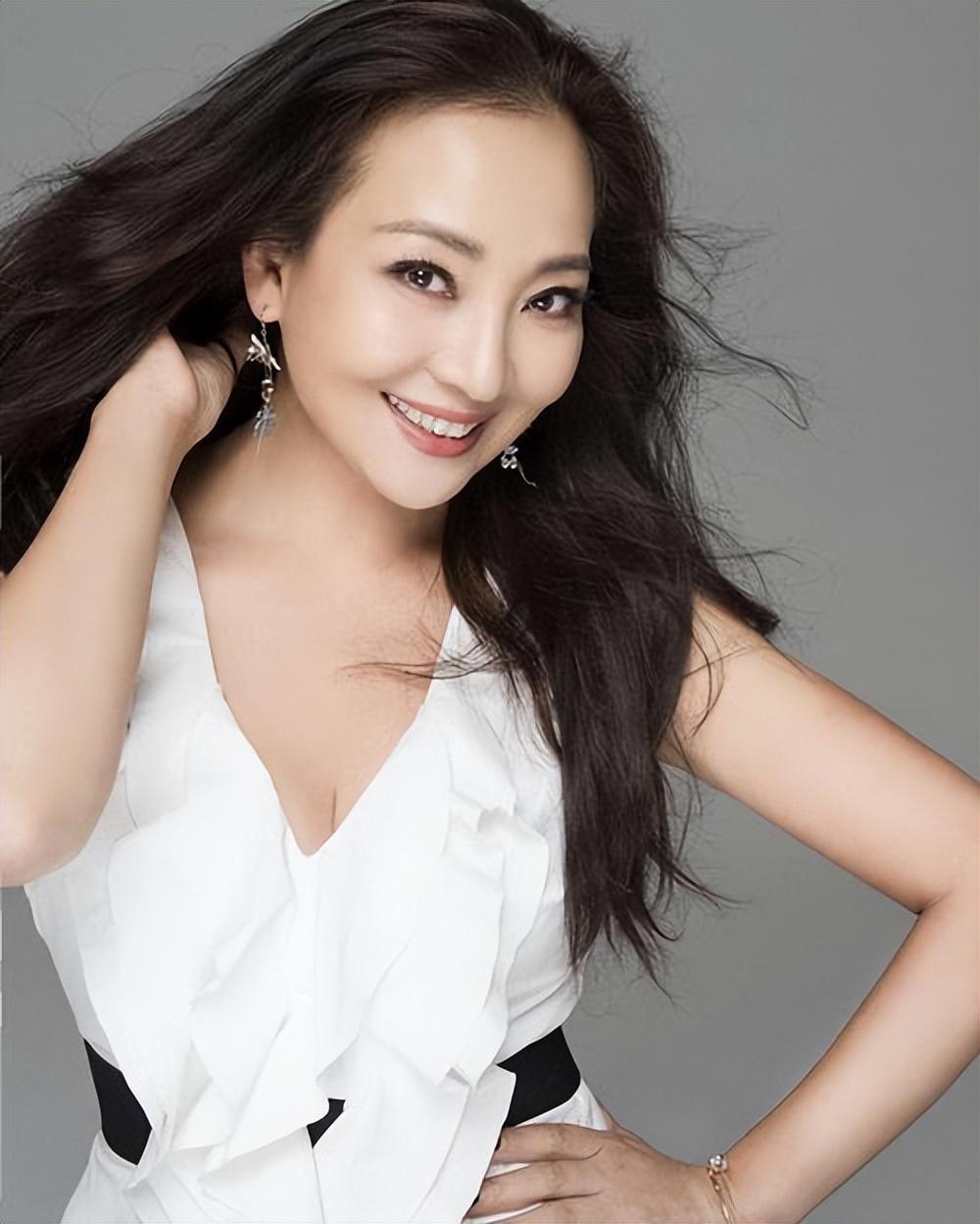 回顾马羚毕业于清华既是演员又是设计师为了孩子始终单身一人