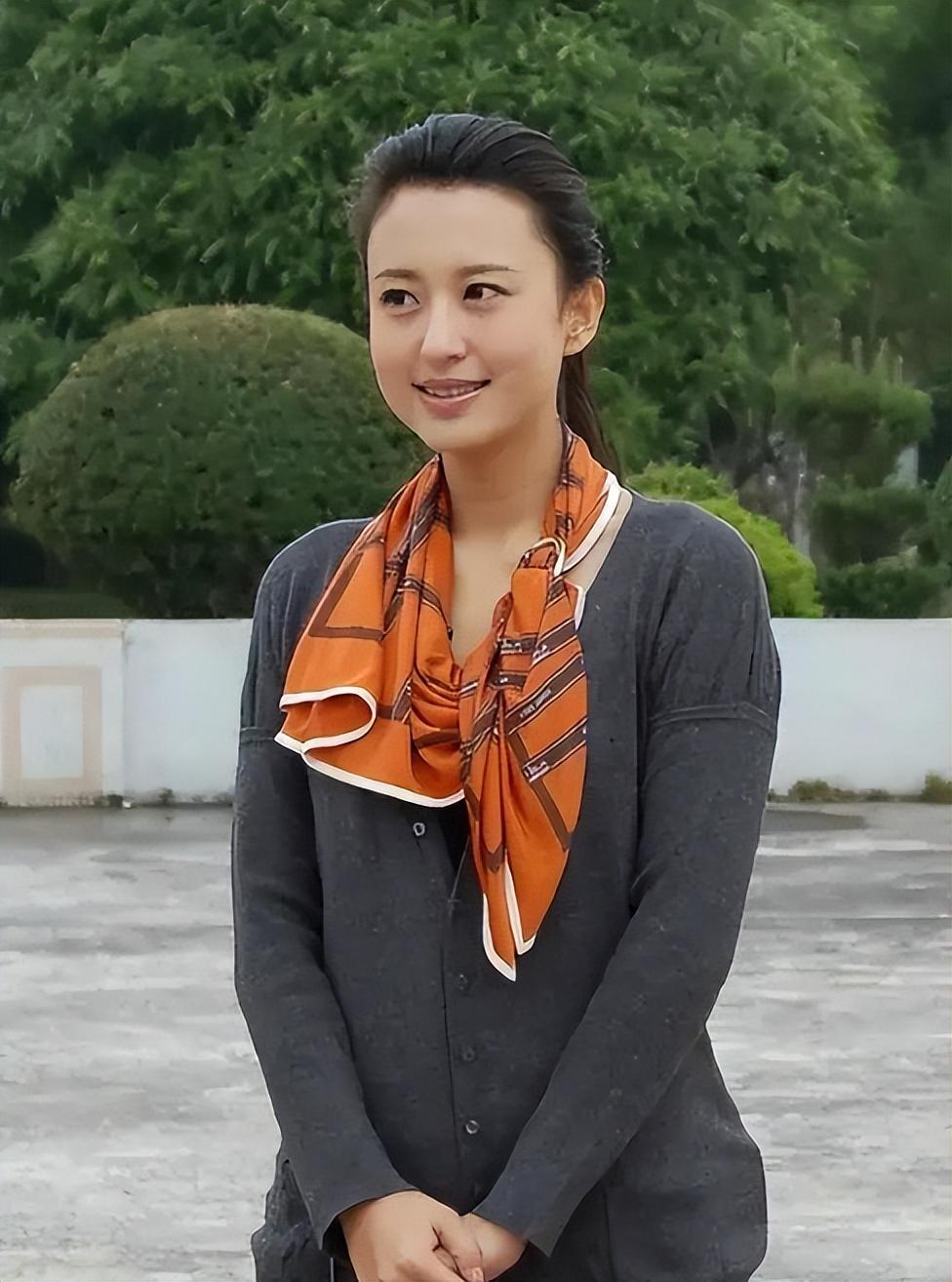 山西阳泉的她,父母都在阳泉电视台工作,所以,张蕾从小就受到文艺的