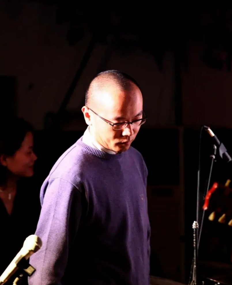 回顾高原父亲是知名演员前夫是歌手离婚后和女儿相依为命