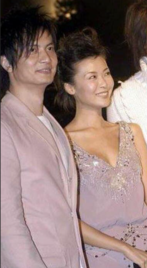 2005年,李泉在情人节前夕曾写下《爱的家园》,表现他对他们美好爱情的