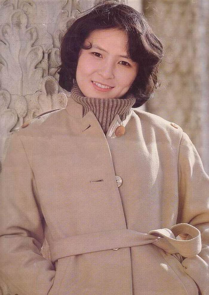 回顾一级演员李羚拒绝富二代嫁初恋婚后住10平米车库她幸福吗