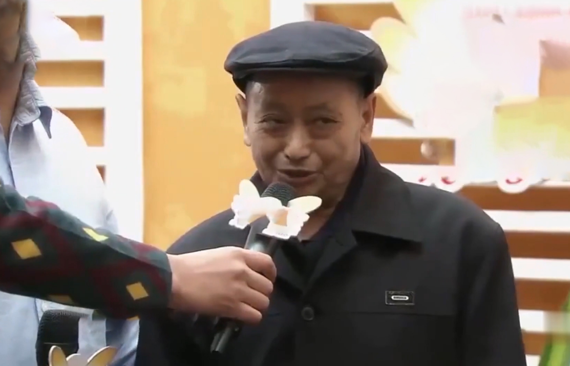 如果说邓雪凤的童年和少年时期,充满了苦难和劳累,那么后来的高考成绩