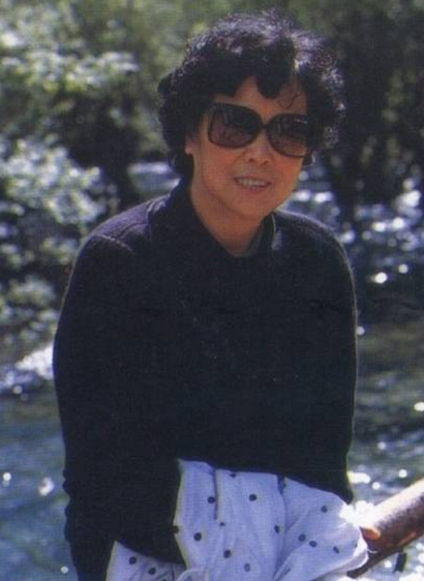 回顾导演杨洁一婚嫁张艺谋老师二婚不惧世俗嫁小14岁摄像