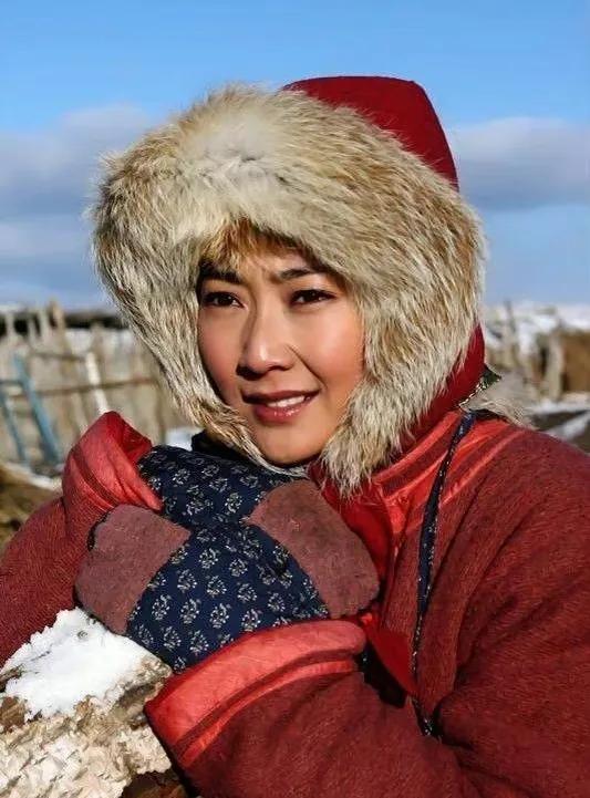 回顾阿斯茹嫁给瘫痪谷智鑫不离不弃照顾8年两度错失婚礼成遗憾