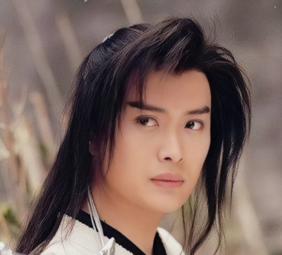 回顾黄海冰和前妻有缘无分二婚娶小12岁娇妻后儿女双全无遗憾