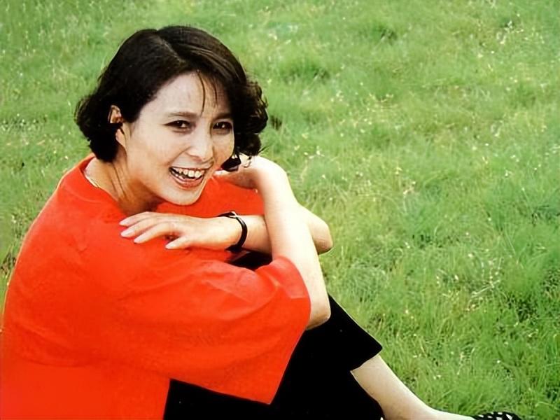 回顾一级演员李羚拒绝富二代嫁初恋婚后住10平米车库她幸福吗