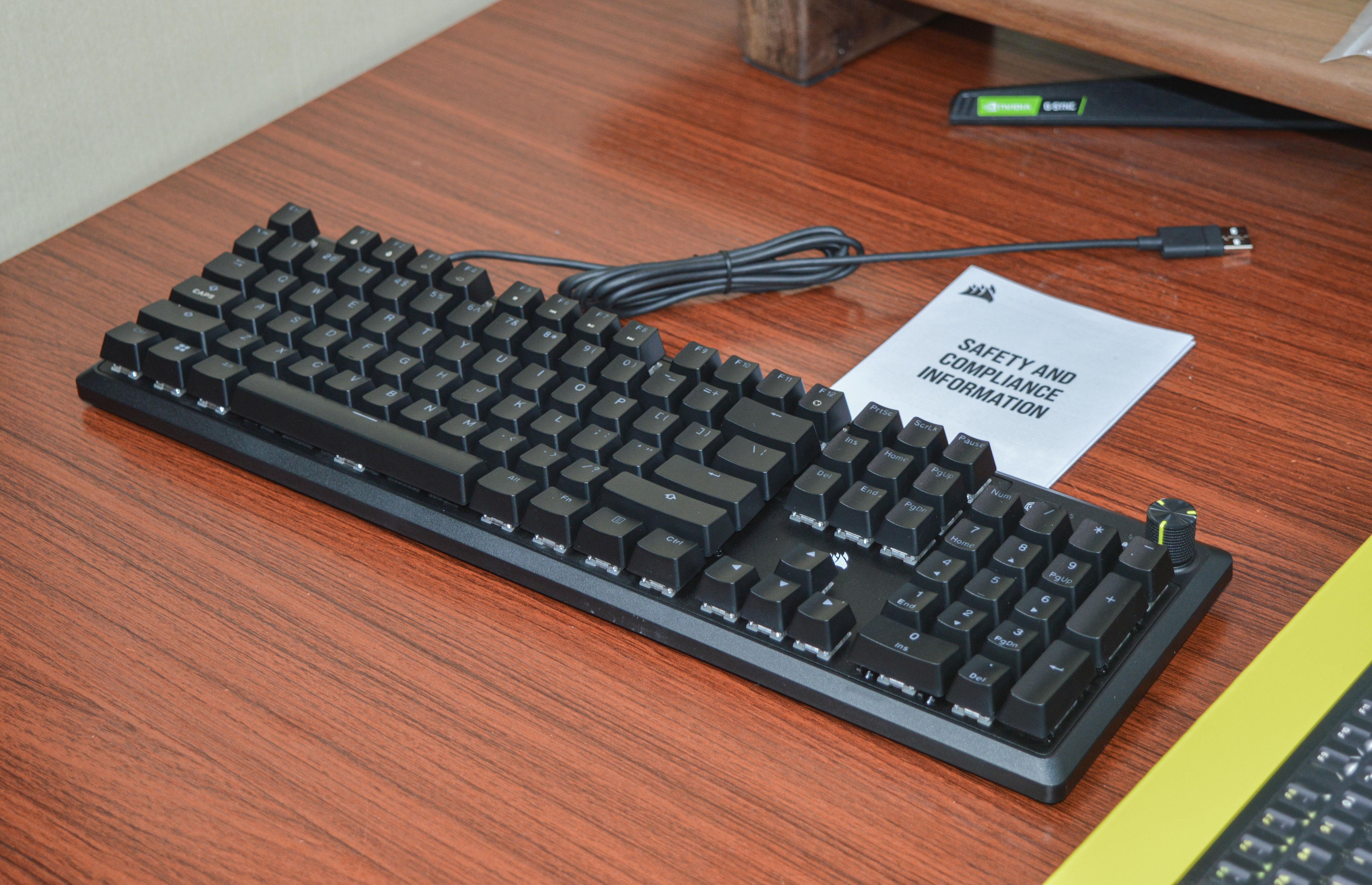 全尺寸可玩性高海盗船k70corergb全尺寸机械键盘开箱